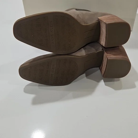 Anne Klein Women's Tan Ankle Boots Slip On.  Taupe. Sz 6.5 - Picture 4 of 8